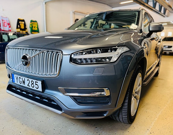 Volvo XC90 2 of 5