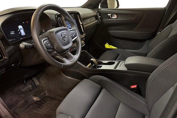 Volvo EX40 8 of 14
