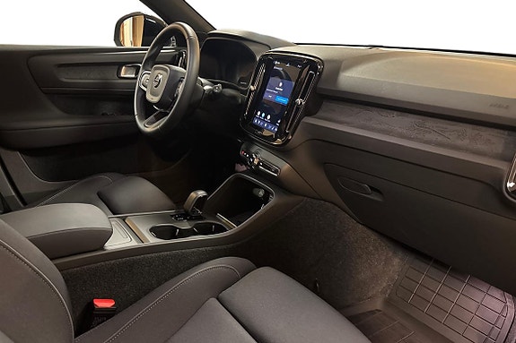 Volvo EX40 10 of 14