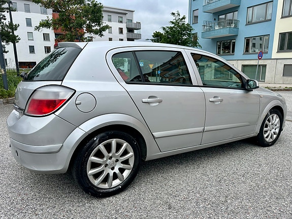 Opel Astra 2 of 4