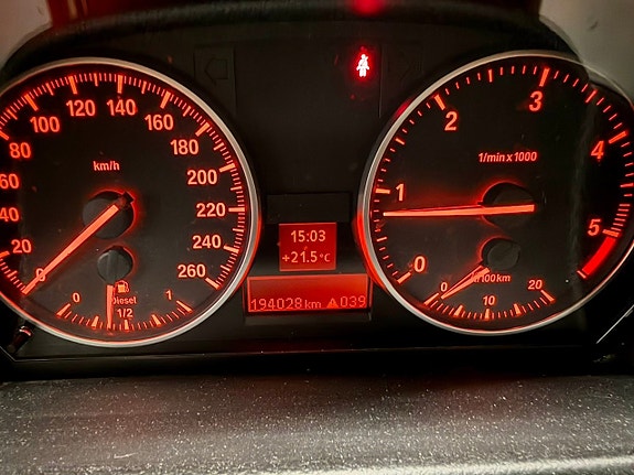 BMW 318d 9 of 12