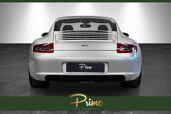 Porsche 911 Carrera 12 of 29