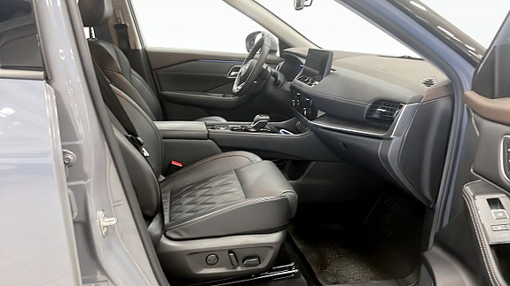 Nissan X-Trail 3 of 17