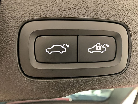 Volvo XC60 10 of 16