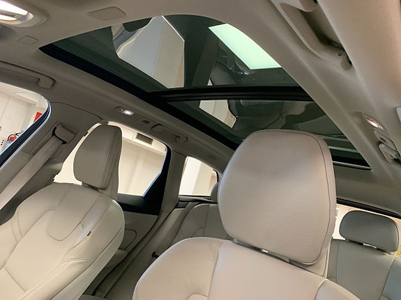 Volvo XC60 14 of 16