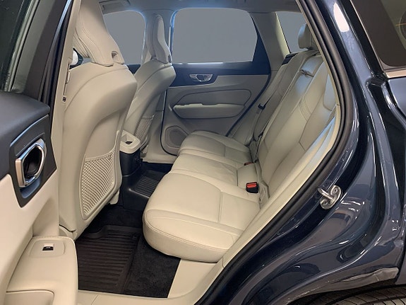 Volvo XC60 8 of 16