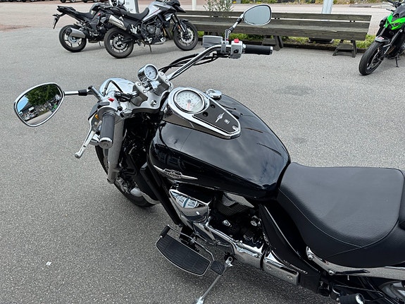Suzuki VLR 1800 Intruder 5 of 7
