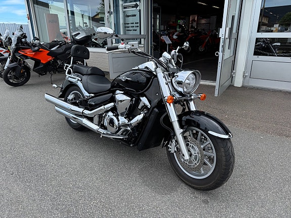Suzuki VLR 1800 Intruder 2 of 7