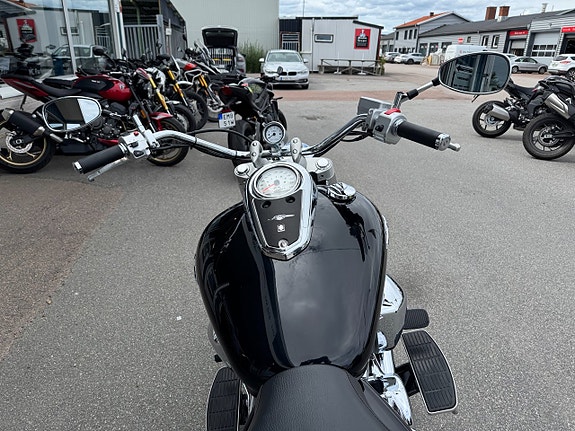 Suzuki VLR 1800 Intruder 7 of 7