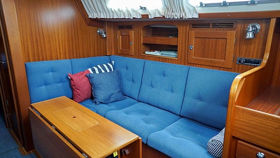 Hallberg-Rassy 37 2009 Finland 8 of 12