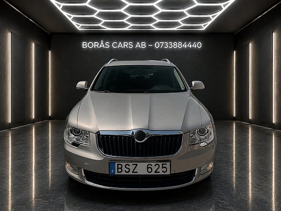 Skoda Superb 2 of 5