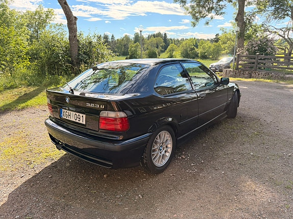 BMW 323Ti 4 of 5