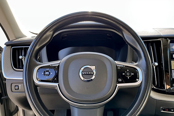 Volvo XC60 13 of 18