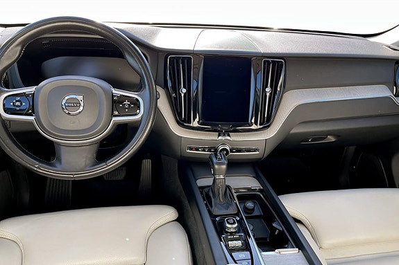 Volvo XC60 8 of 18