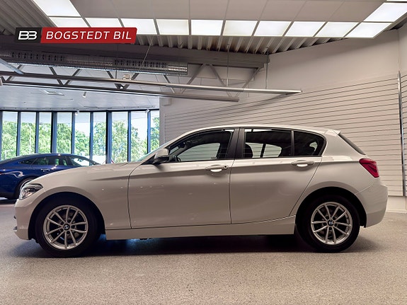 BMW 118i 4 of 5