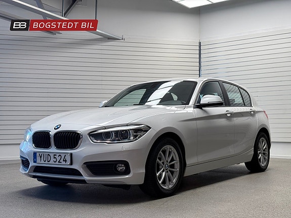 BMW 118i 3 of 5