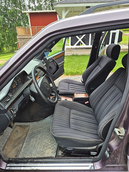 Mercedes-Benz 220 TE 9 of 9