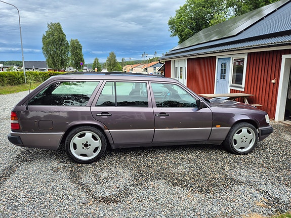 Mercedes-Benz 220 TE 3 of 5