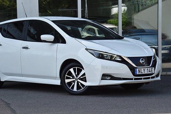 Nissan Leaf 3 of 5