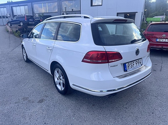 Volkswagen Passat 2 of 5