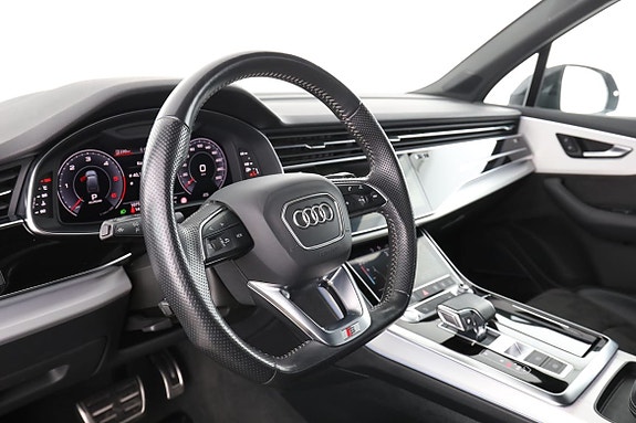 Audi Q7 12 of 30