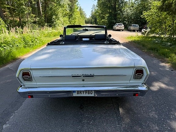 Chevrolet Nova 4 of 5