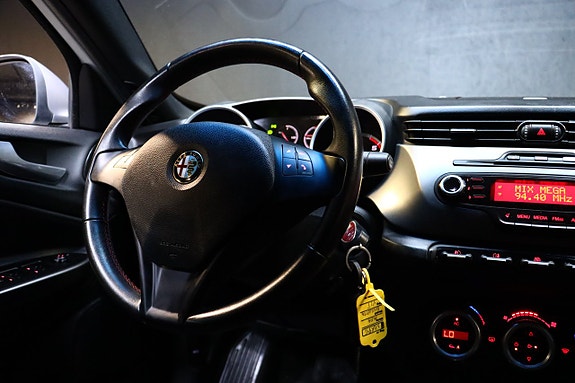 Alfa Romeo Giulietta 16 of 23