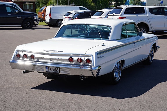 Chevrolet Impala 25 of 27