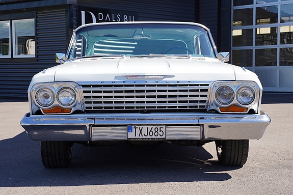 Chevrolet Impala 10 of 27