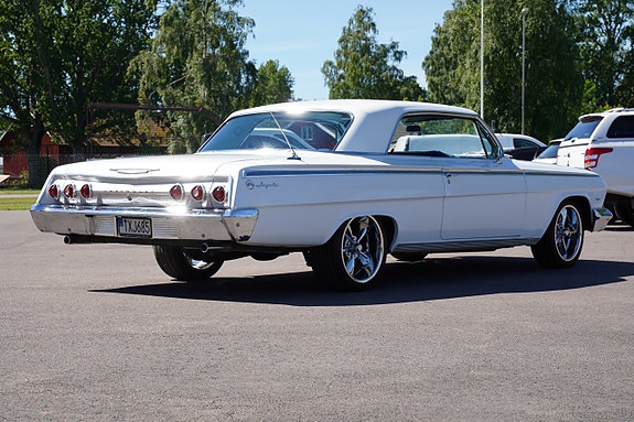 Chevrolet Impala 2 of 5