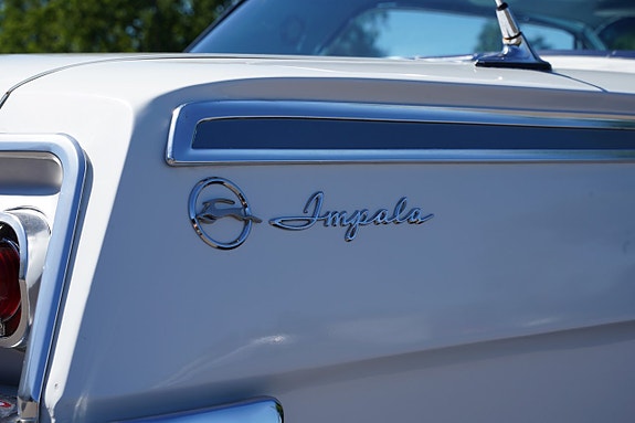 Chevrolet Impala 3 of 5