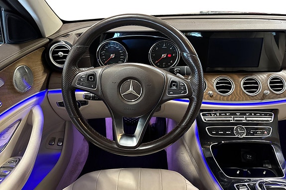 Mercedes-Benz E220 14 of 23
