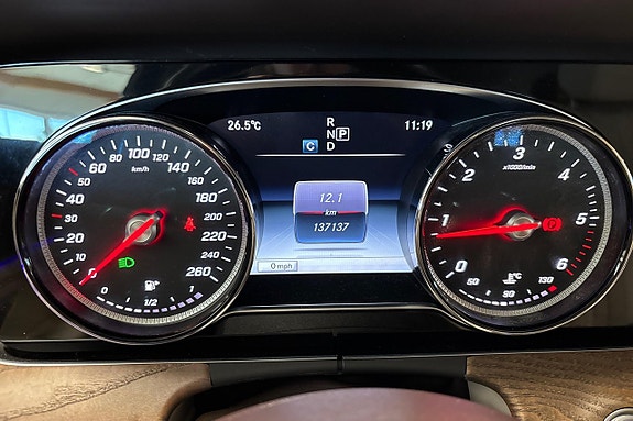 Mercedes-Benz E220 15 of 23