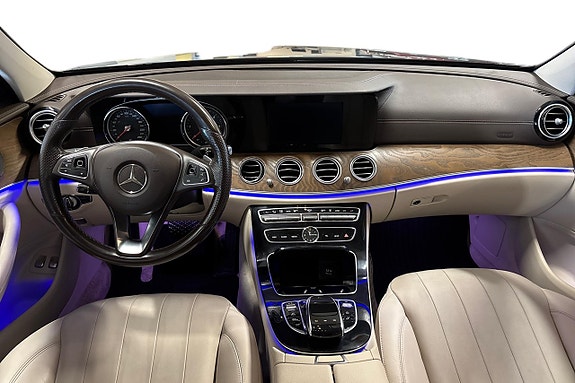 Mercedes-Benz E220 13 of 23