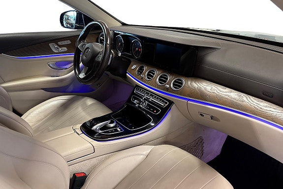 Mercedes-Benz E220 11 of 23