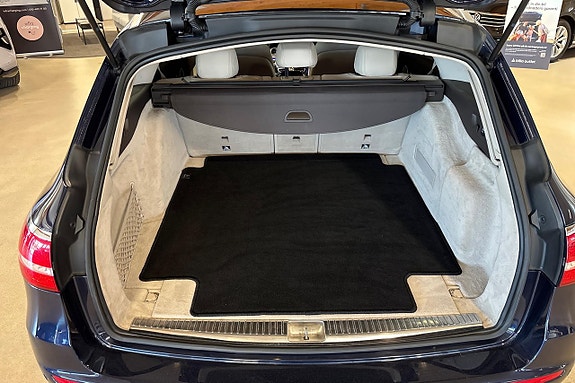 Mercedes-Benz E220 21 of 23