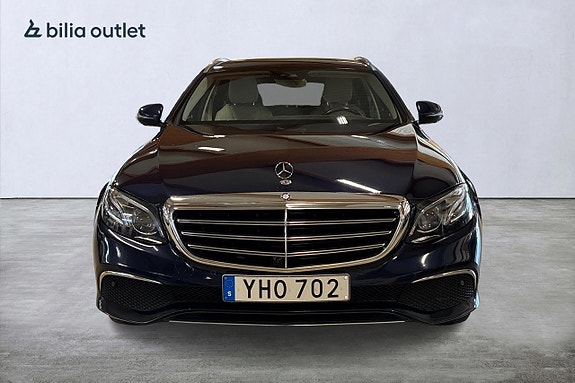 Mercedes-Benz E220 3 of 5