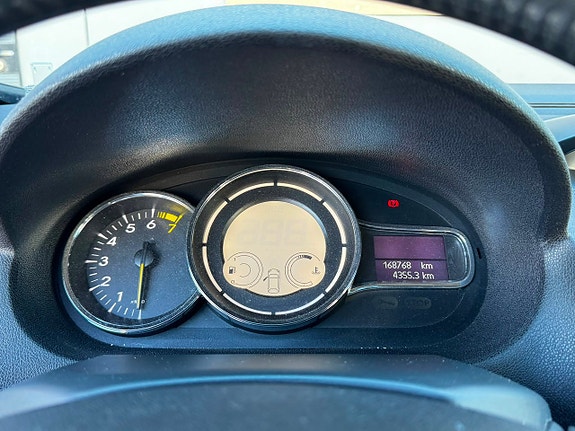 Renault Megane 12 of 15