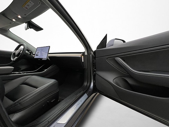 Tesla Model 3 20 of 30