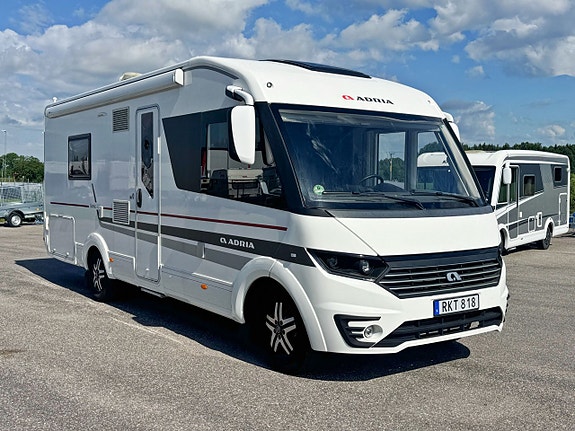 Adria Sonic I 700 SLT, Enkelsängar, Toa bak, 4400 kg