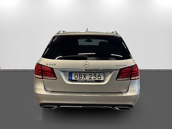 Mercedes-Benz E220 5 of 5