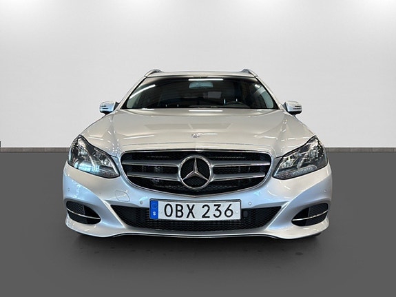 Mercedes-Benz E220 2 of 5