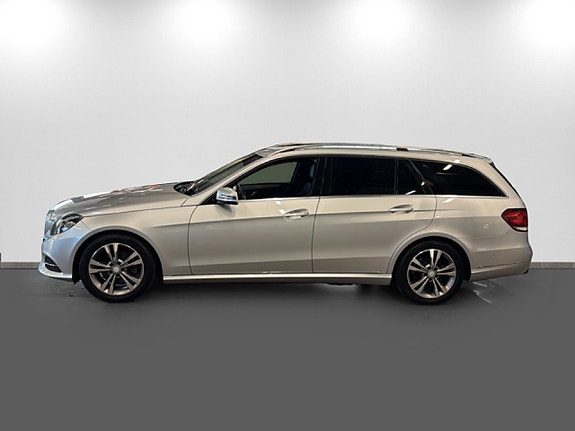 Mercedes-Benz E220 4 of 5