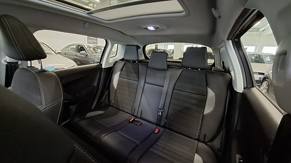 Peugeot 2008 16 of 23