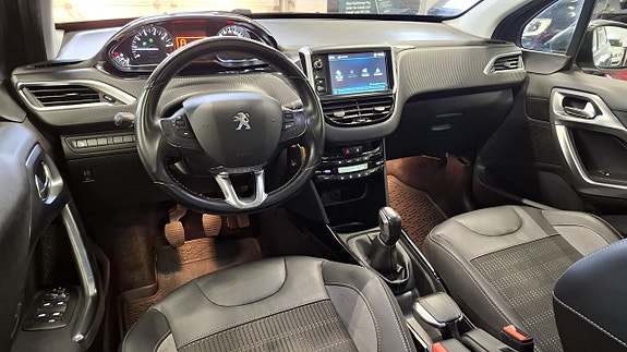 Peugeot 2008 2 of 5