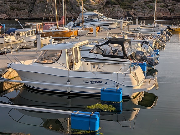 Arvor 215 – Perfekt fiske- och transportbåt (100 hk Diesel) 2 of 9