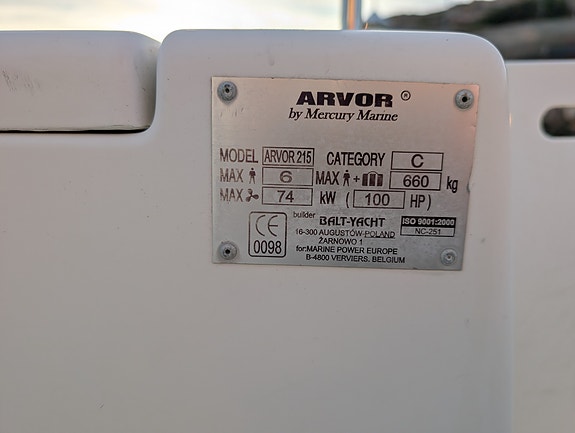 Arvor 215 – Perfekt fiske- och transportbåt (100 hk Diesel) 8 of 9