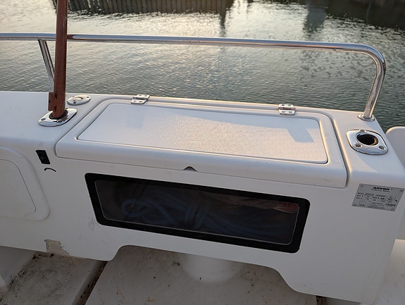 Arvor 215 – Perfekt fiske- och transportbåt (100 hk Diesel) 7 of 9