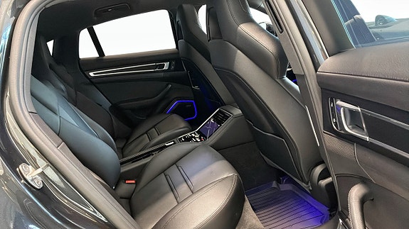 Porsche Panamera 4 5 of 5