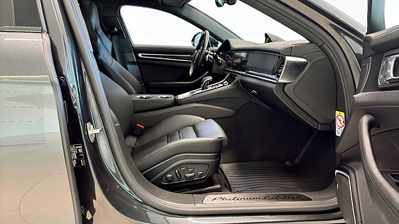 Porsche Panamera 4 3 of 5